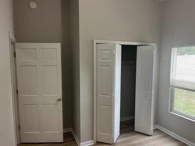 Building Photo - 5101 Playpen Dr