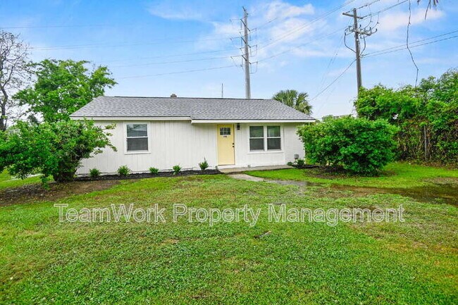 Building Photo - 3006 Azalea Dr