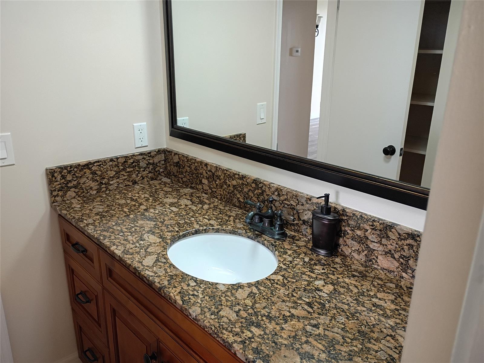 Building Photo - 9230 Lagoon Pl