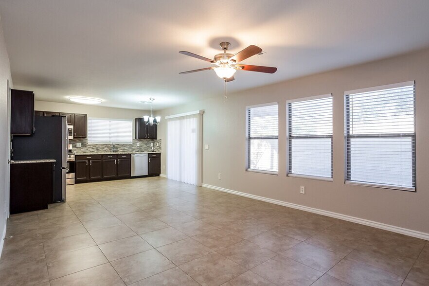 Building Photo - 2809 E Cherry Hills Dr