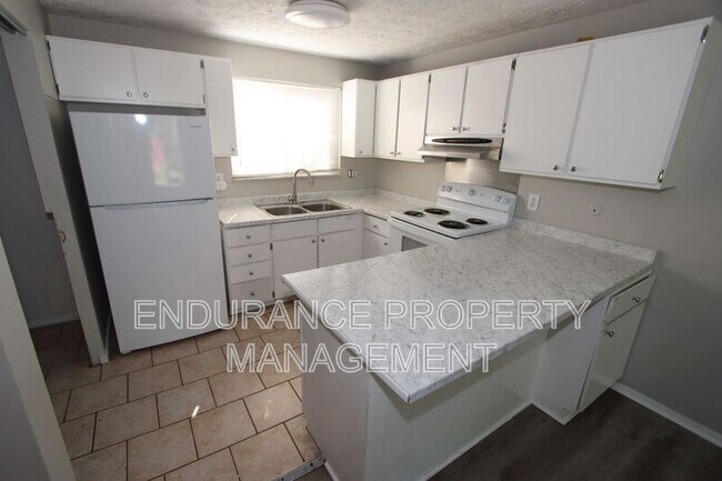 Building Photo - 2131 Kensington Dr