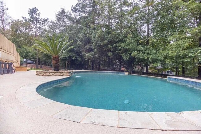 Building Photo - Gorgeous Estate home in Houndslake!