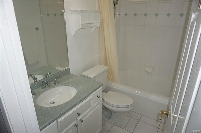 Building Photo - 12 Holly St