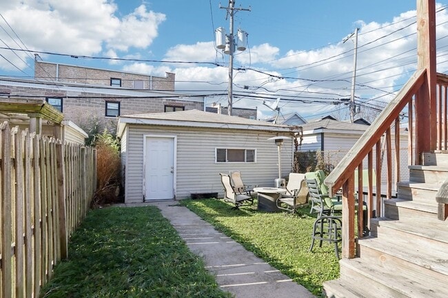 Building Photo - 3432 S Prairie Ave