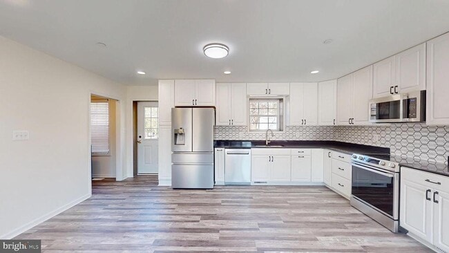 Building Photo - 40750 King Dr