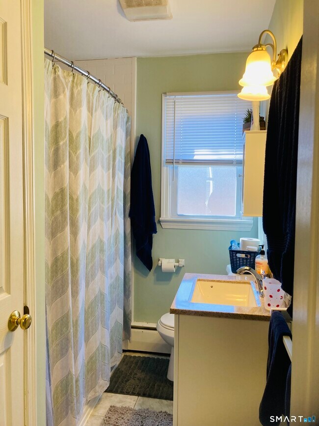 Building Photo - 16 Farview Ave