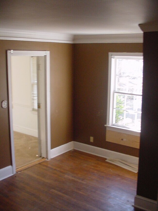 Building Photo - 3 BR, 2 BA House