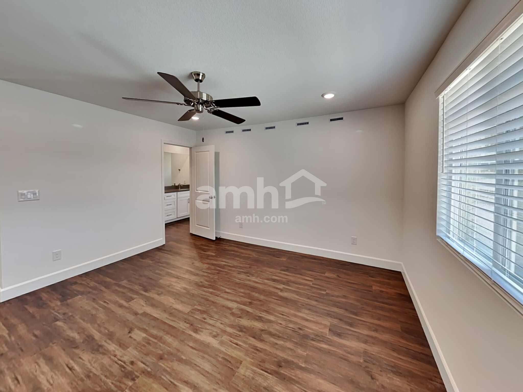 Building Photo - 8902 Tiger Tooth Ave