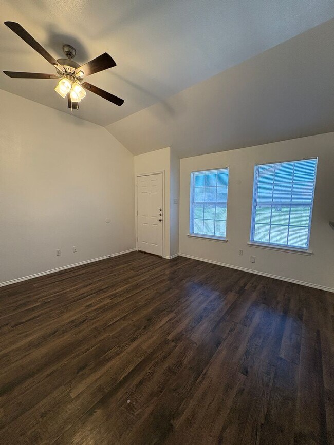 Building Photo - 641 Woodard Ave