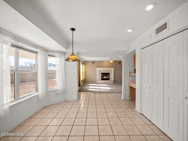 Building Photo - 4572 Loma Linda Cir