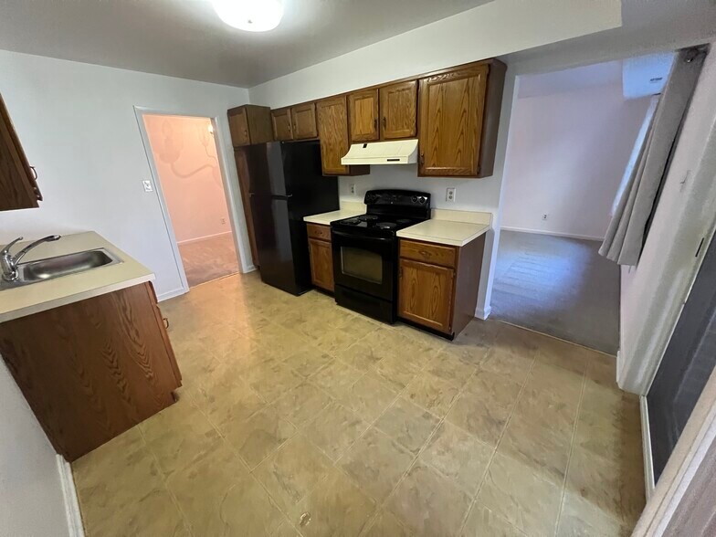 Building Photo - 500 Chapel Ct