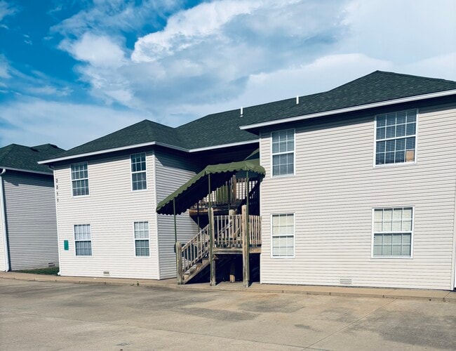 Building Photo - 3307 N Range Line Rd