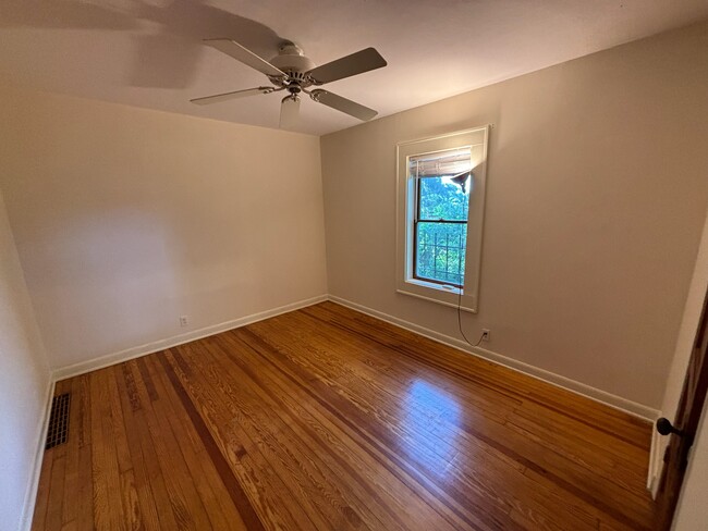 bedroom - 921 Clarence Ct