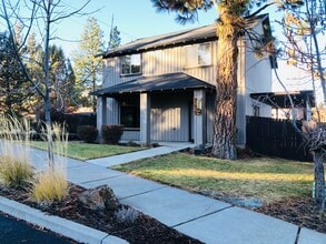 Building Photo - Great 3 Bedroom SW Bend Single Family Home