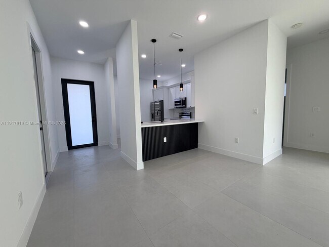 Building Photo - 1144 Mobley St E