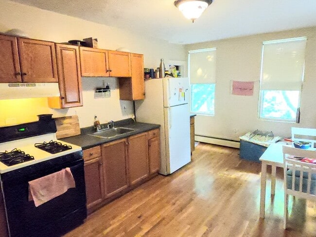 Building Photo - 20 Ashley St