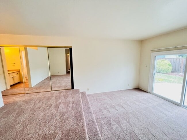 Building Photo - Move-In Ready 4BD/2BA Single Story, Ranch-...
