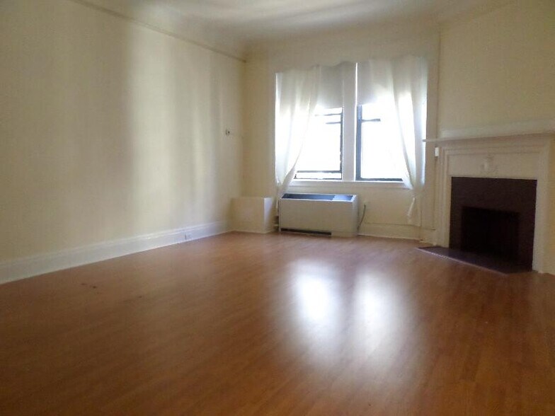 Building Photo - 62 Boylston St