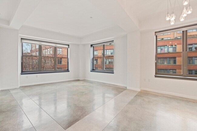 Building Photo - 1166 Washington St