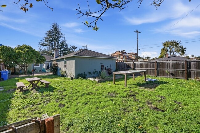 Building Photo - 811 Mission St