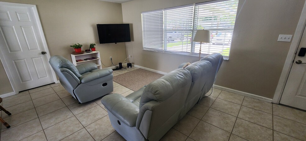 Building Photo - 14501 Daring Ave