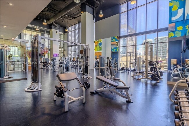 Building Photo - 1010 Brickell Ave