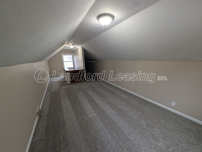 Building Photo - Updated Cape Cod with New Flooring, Front Deck & Garage