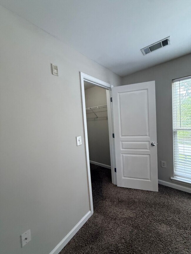 Building Photo - 15-1527 Kisling