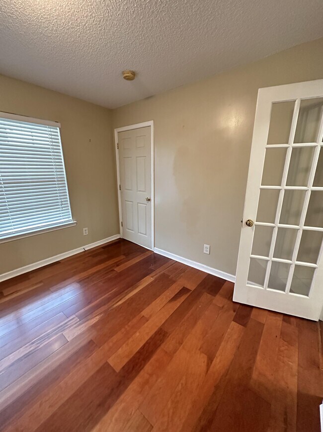 Building Photo - 160 Mills Run Dr