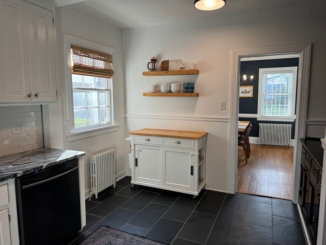 Building Photo - 5009 E Seminary Ave