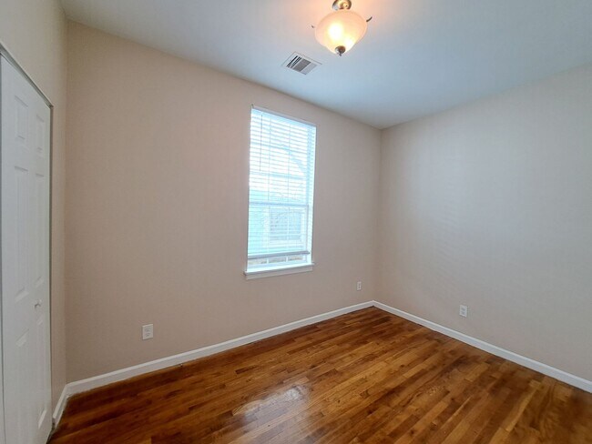 Building Photo - 528 S Dorgenois St