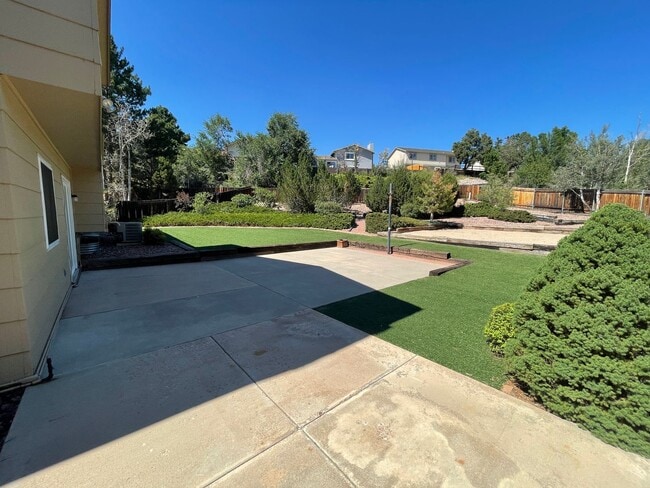 Building Photo - 5 Bedroom D20 Home with Large Backyard