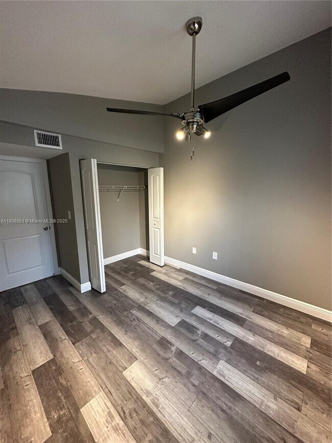 Building Photo - 2890 N Oakland Forest Dr