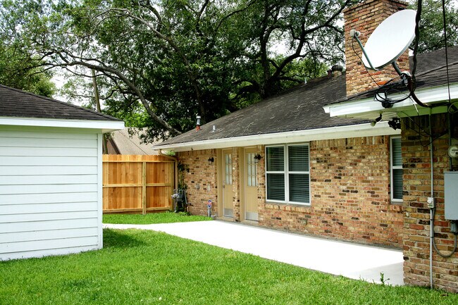 Building Photo - 6031 Cerritos Dr