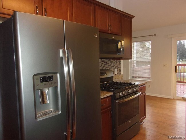 Building Photo - 21749 Lincoln Dr