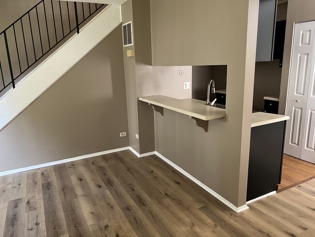 Building Photo - 2664 Woodview Ct