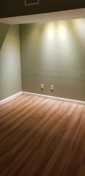 Empty Bedroom - 275 croton dam road