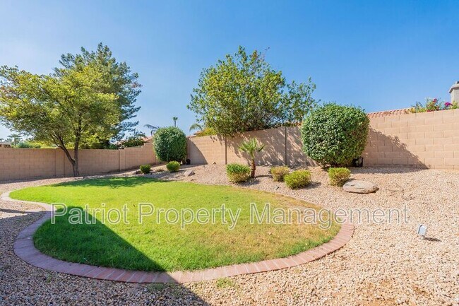 Building Photo - 4704 E Villa Maria Dr