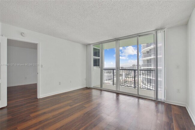 Building Photo - 1756 N Bayshore Dr