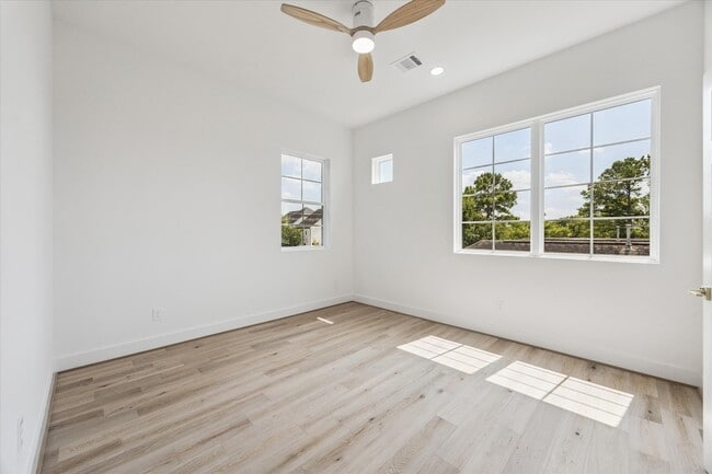 Building Photo - 2219 Bevis St