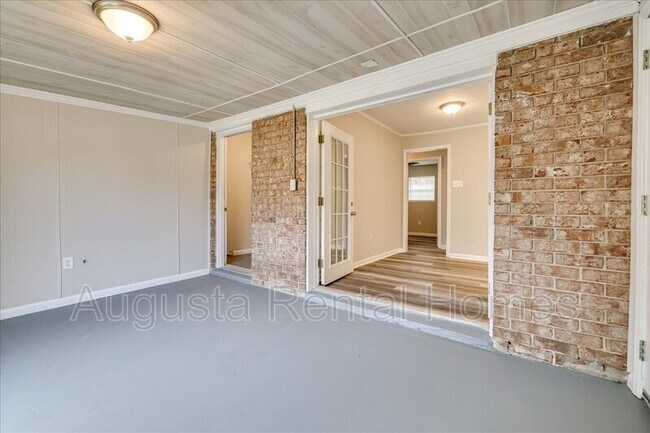 Building Photo - 3603 Columbine Dr