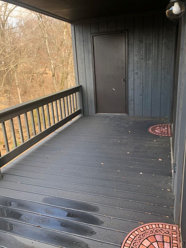 Building Photo - 1 Bedroom Condo in Lake Vista