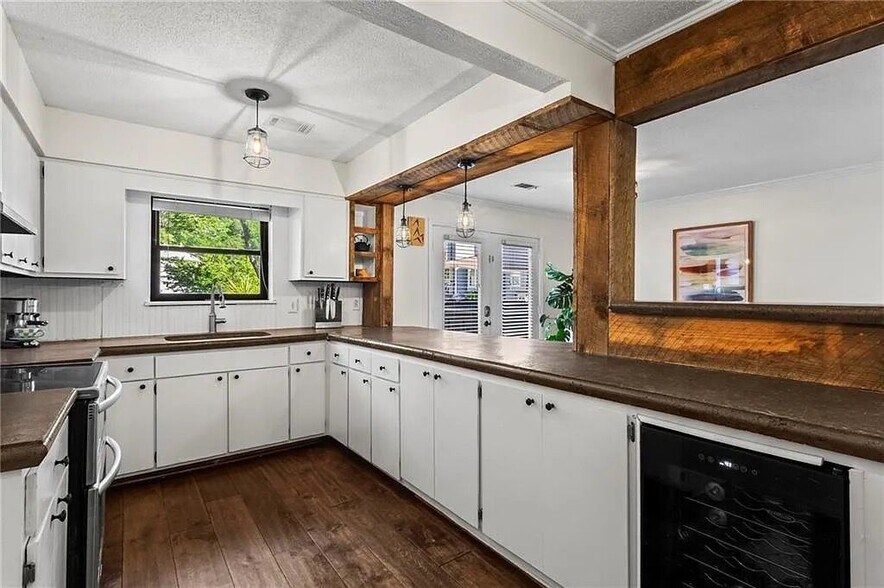 Building Photo - 1028 Riverbend Club Dr SE