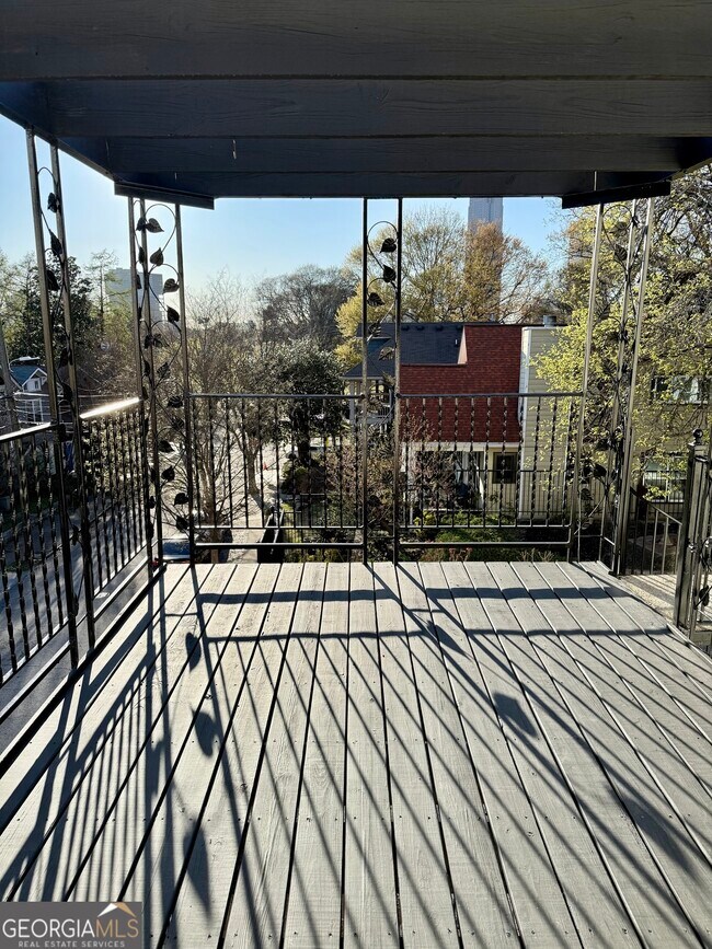 Building Photo - 494 Parkway Dr NE