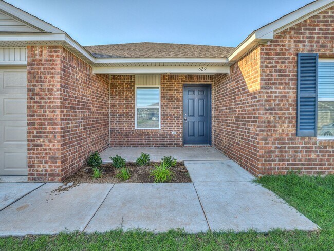Building Photo - Brand New home in Mustang + 4 bedrooms + 2 bathrooms