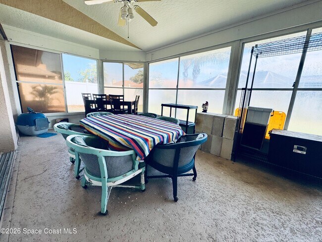 Building Photo - 2065 Thistle Dr