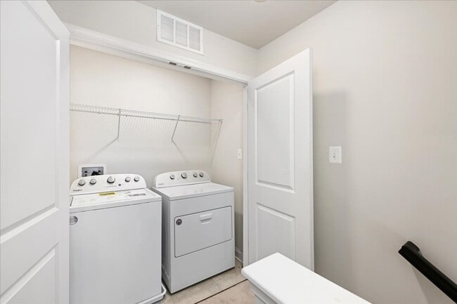 Building Photo - 1 month free with 24-month lease! Attracti...
