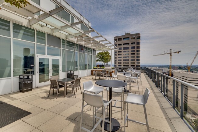 Building Photo - Luxurious 1 bedroom in Capital Hill!
