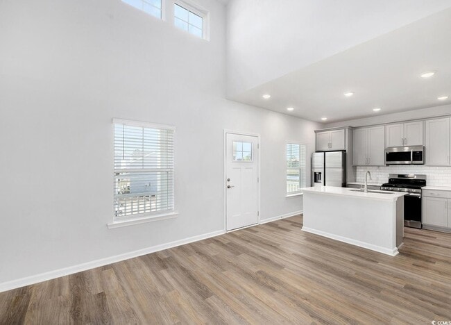 Building Photo - 283 Ferretti St