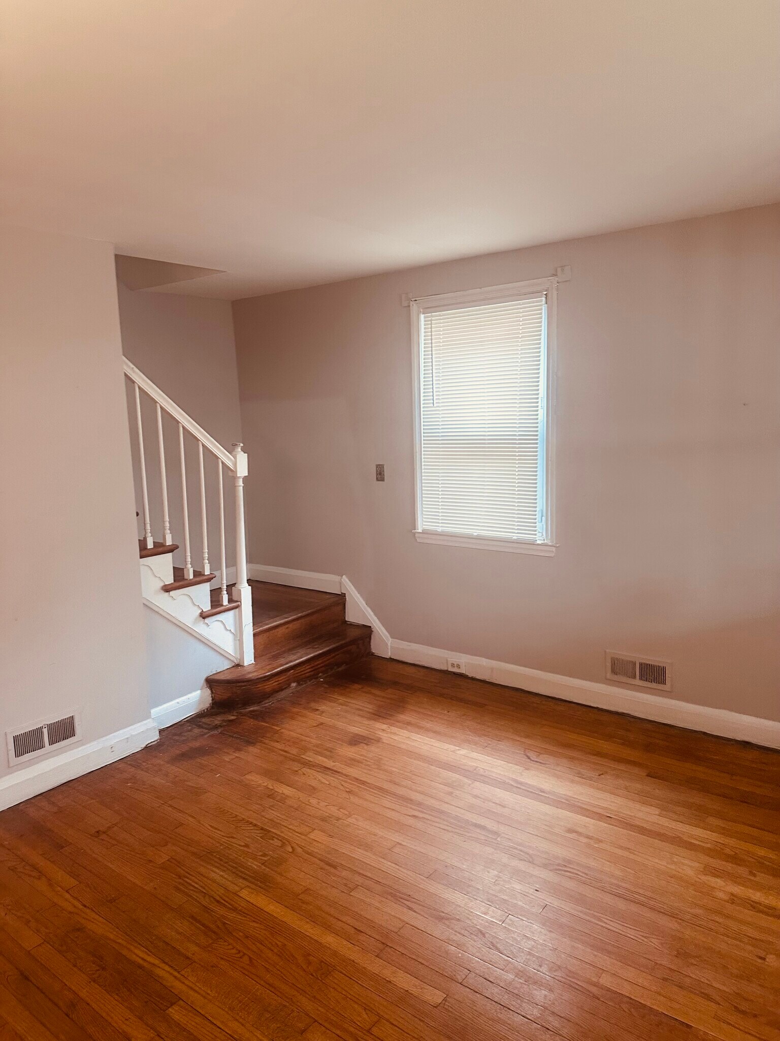 Building Photo - 3329 Ingleside Ave